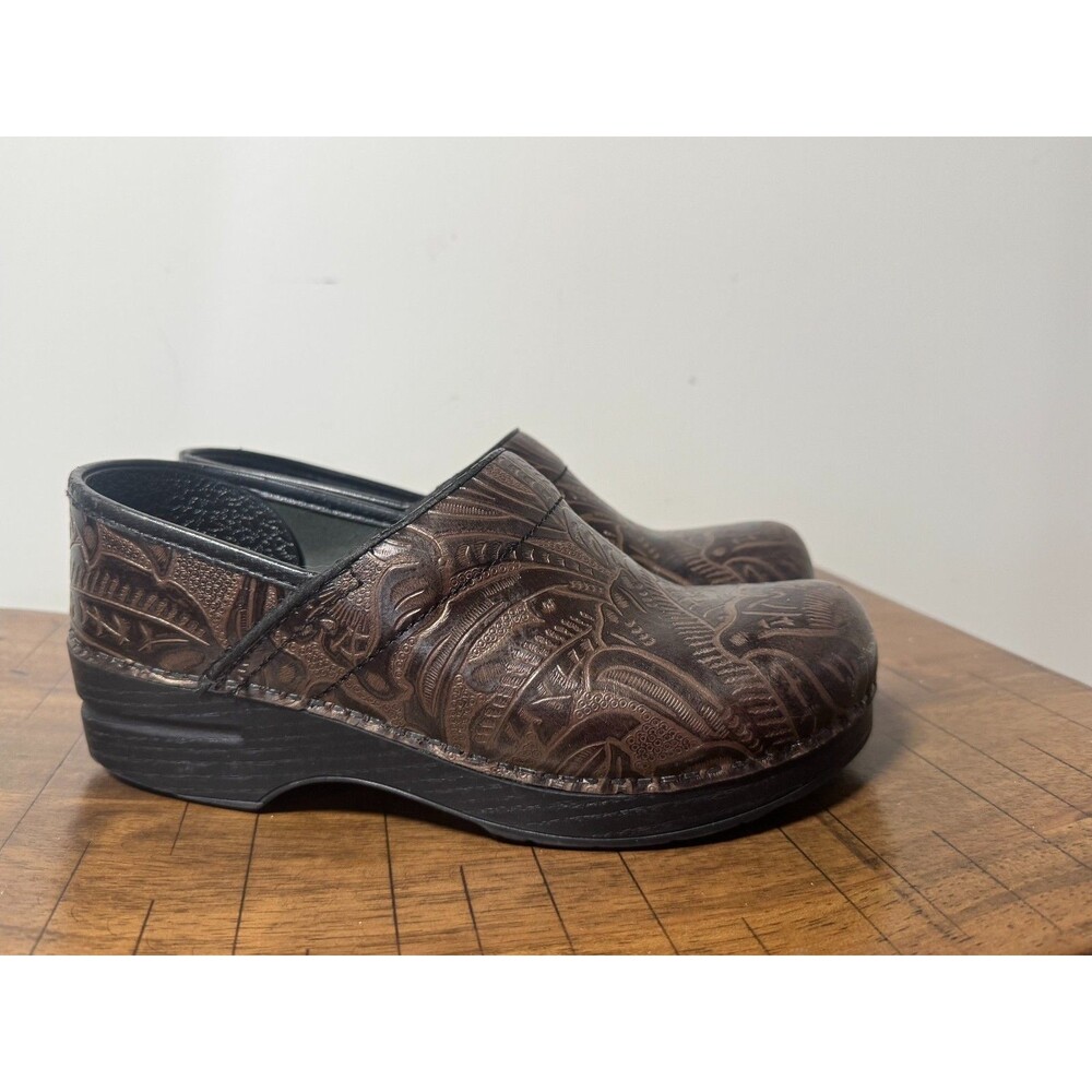 Dansko Clogs Brown Tooled Leather Floral Slip on Professional sz 6.5 - 7 EU 37